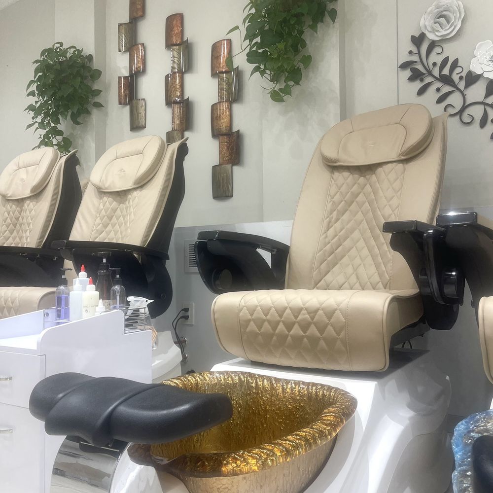 Daisy Nails - Heaven has massage options. - Nail Salons Near Me - Eden Prairie, Minnesota Daisy Nails - Heaven has massage options. - Nail Salons Near Me - Eden Prairie, Minnesota