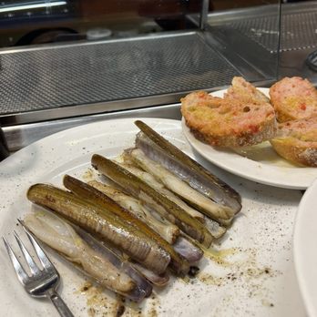 El Xampanyet - Razor claims - Tapas Bars Near Me - Barcelona, B