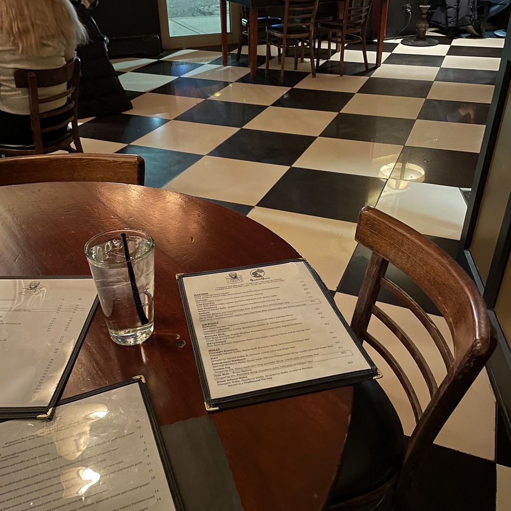 D'Amato's - Interior and homey vibe - Italian Near Me - Royal Oak, Michigan D'Amato's - Interior and homey vibe - Italian Near Me - Royal Oak, Michigan
