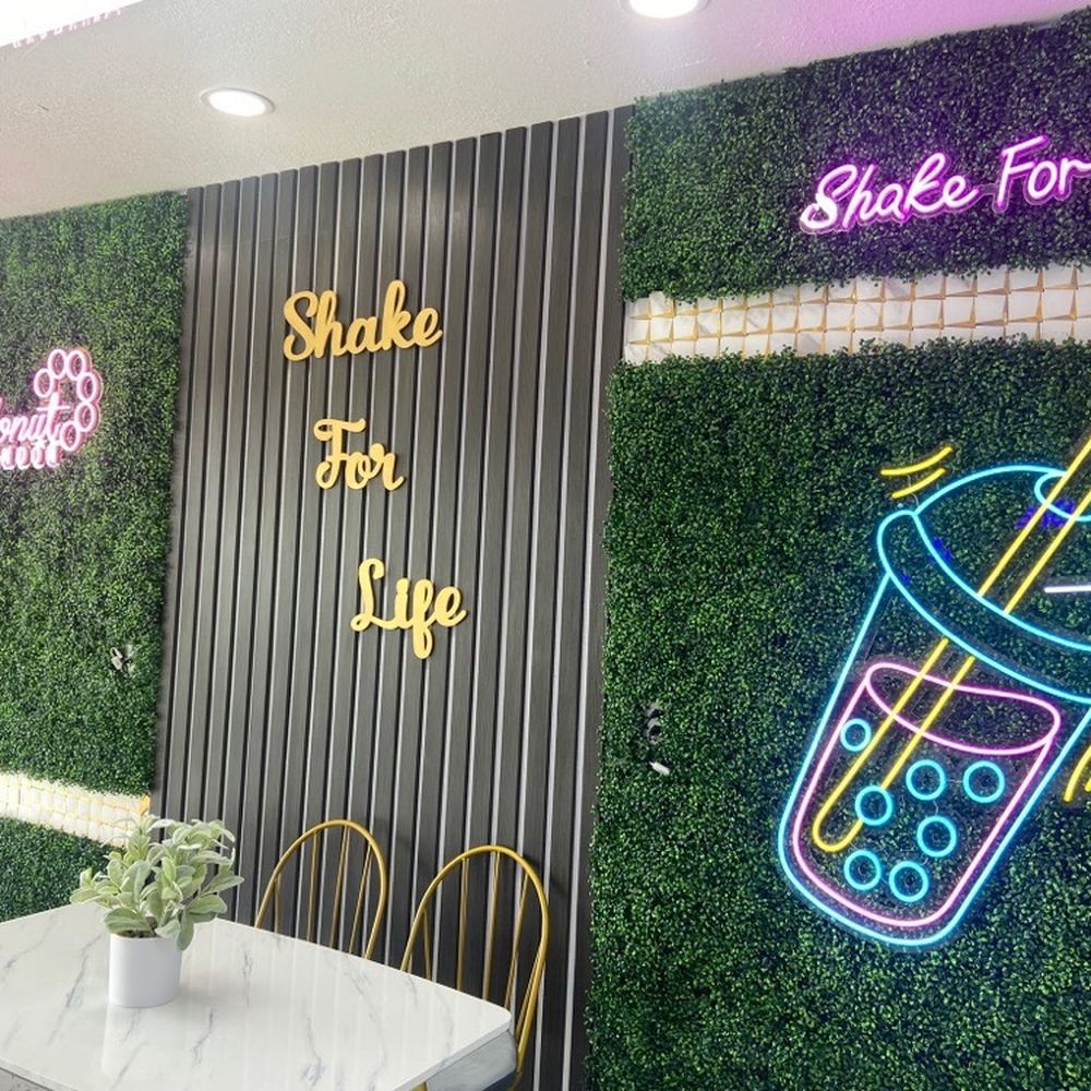 Ding Tea - Cute wall - Bubble Tea Near Me - Brandon, Florida