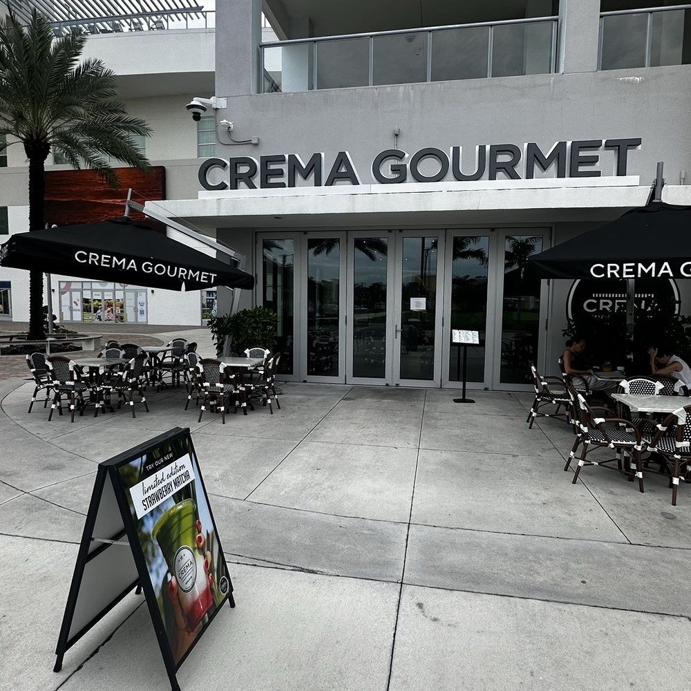 Crema Gourmet  - Outdoor seating from when the weather is lovely - Breakfast & Brunch Near Me - Dania Beach, Florida
