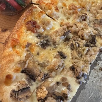 Flatbread Company - Fennel sausage pizza - Pizza Near Me - Paia, Hawaii Flatbread Company - Fennel sausage pizza - Pizza Near Me - Paia, Hawaii
