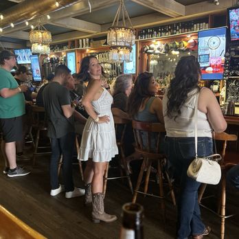 Bootleggers Inn - Bar area - Bars Near Me - Nashville, Tennessee