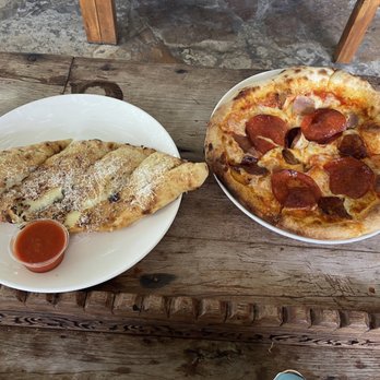 Eclipse Restaurant - Garlic and cheese sticks, Jacinto pizza - Caribbean Near Me - Isabela, Puerto Rico