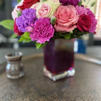 Bixby Knolls Flowers - Valentine's Day floral arrangement - Florists Near Me - Long Beach, California