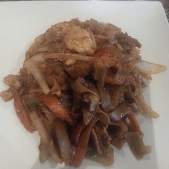 Thai Place - Drunkin Noodle with combination beef, pork, chicken and shrimp - Thai Near Me - Winter Park, Florida Thai Place - Drunkin Noodle with combination beef, pork, chicken and shrimp - Thai Near Me - Winter Park, Florida