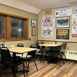 Whitey's Diner - Clean & comfy!
