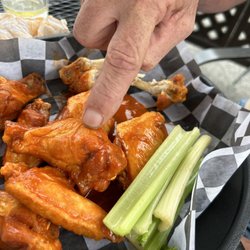 Rookies Sports Bar and Grill - HUGE wings