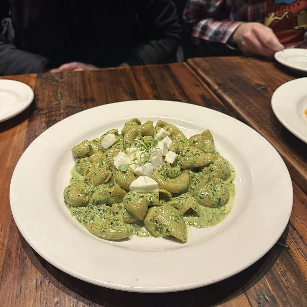Rigatoni w pesto sauce Rigatoni w pesto sauce