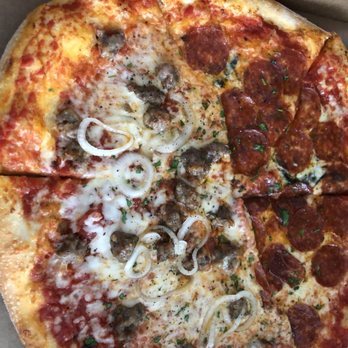 Bob's Pizza - Half Sausage and Half Pepperoni - Pizza Near Me - Chicago, Illinois