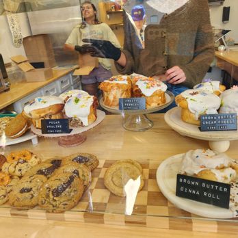 Dropout Bakery & Co - Custom Cakes Near Me - Mobile, Alabama