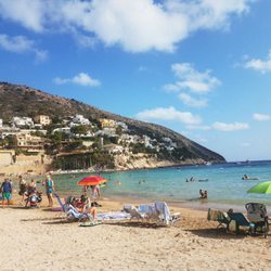 Playa del Portet - Have fun snorkeling near rocks to find fish