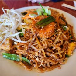 Golden Buddha Thai - Pad Thai Vegetable
