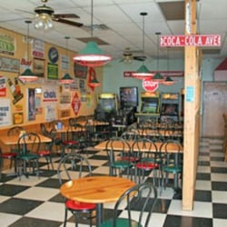 Mancino's Pizza & Grinders - Inside
