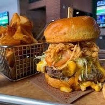 Guy Fieri's - Bacon Mac and Cheese burger - Pizza Near Me - Cancún, ROO Guy Fieri's - Bacon Mac and Cheese burger - Pizza Near Me - Cancún, ROO