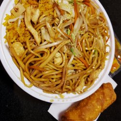 Number 1 - Chicken Chow Mein with Egg Roll!!