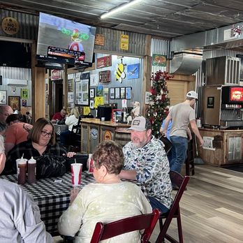 Wardlaw’s Lucky Eye Q - The exact kind of patrons one would expect to see in a bbq joint. And not a single part of me is mad about it. - Barbeque Near Me - LaFayette, Georgia Wardlaw’s Lucky Eye Q - The exact kind of patrons one would expect to see in a bbq joint. And not a single part of me is mad about it. - Barbeque Near Me - LaFayette, Georgia