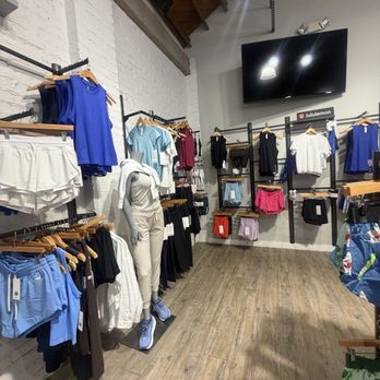 Fleet Feet - Women's clothing - Shoe Stores Near Me - Sacramento, California Fleet Feet - Women's clothing - Shoe Stores Near Me - Sacramento, California