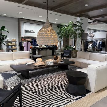 Banana Republic - Men's Clothing Near Me - Corte Madera, California