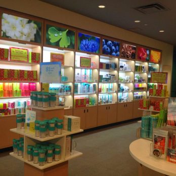 DAVIDsTEA - the inside of a beauty store - Tea Rooms Near Me - Hamilton, Ontario DAVIDsTEA - the inside of a beauty store - Tea Rooms Near Me - Hamilton, Ontario