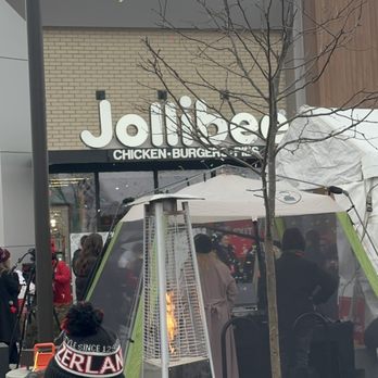Jollibee - 95.5 radio station was there. The first customer arrived at 9pm on1/11/24 - Chicken Shop Near Me - Sterling Heights, Michigan