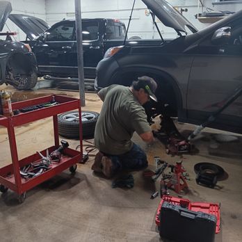 El Vecino Auto Repairs - Oil Change Stations Near Me - Milwaukee, Wisconsin