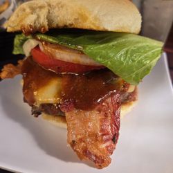 Whiskey Hill Saloon - Whiskey Hill burger