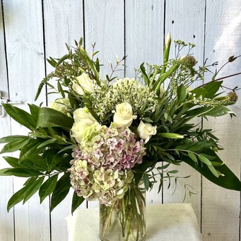 Zoom Bloomz - Our green and white combinations are best sellers for sending condolences - Florists Near Me - Miami, Florida