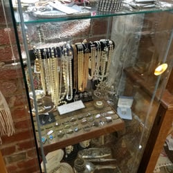 Dove Place Antiques & Consignment - Jewelry galare