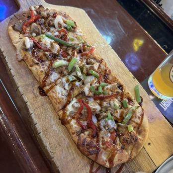 WOB Bar & Kitchen - Chipotle BBQ Chicken Flatbread - Pubs Near Me - Coconut Creek, Florida