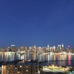Hamilton Park - マンハッタンの夜景が一望できる素晴らしい公園。夜行くべし。マンハッタンからバス1本で行けます。バス停はBoulevard East at Hudson Pl。駅は無し。帰りは反対側のバス停からのれば楽です。