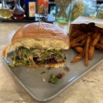 Harrington House - Inside of HH burger - Beer, Wine & Spirits Near Me - Bakersfield, California
