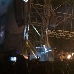 Festival International de Benicàssim - Muse, muy de lejos. Imposible acercarse más.
