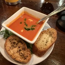 Campagna - Tomato basil soup was the perfect starter! The garlic bread was a great touch.