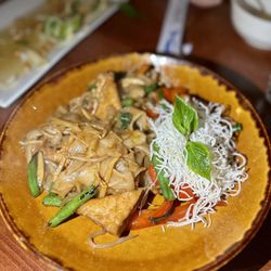 Bangkok Bento Thai kitchen & Sushi Bar - Drunken Noodles
