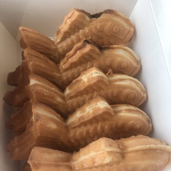 Junni Desserts - Stuffed with custard  which was bland and Nutella which was great! - Desserts Near Me - Folsom, California
