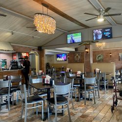 New Orleans Style Seafood Restaurant & Market - Dining area