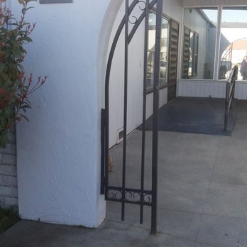 Au Clarence DDS - Entryway of dentist - Dentists Near Me - Bakersfield, California Au Clarence DDS - Entryway of dentist - Dentists Near Me - Bakersfield, California