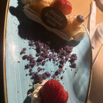 Japengo - Bday pineapple cake - Asian Fusion Near Me - Lahaina, Hawaii