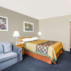 Super 8 by Wyndham Quesnel BC - Guest room