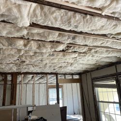Twin Guns Spray Foam Insulation - Insulation installation