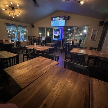 313 Taproom - Bars Near Me - Munster, Indiana