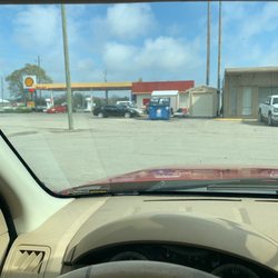 Shell - This place is disgusting. The floor looks like it hasn't been mopped in months and the bathroom doesn't have any soap.