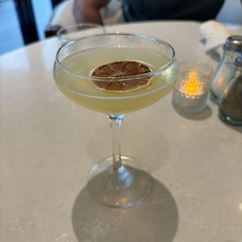 Limón Rooftop Bar - Lemon honey cocktail - Mediterranean Near Me - Naples, Florida