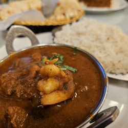 Taste of India - Lamb & shrimp curry with paneer naan