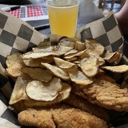 Old Skool Brewing - Chicken Tenders with Garlic Cottage Fries ~ these go well with ranch dressing ~ and a Stiegl Radler, too.