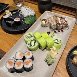 Ronin Sushi - Sushi rolls during happy hour