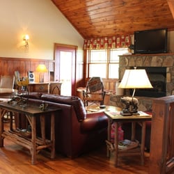 Pinnacle Cabin Rentals - Moondance - 2 bedroom overlooking the village of Helen.