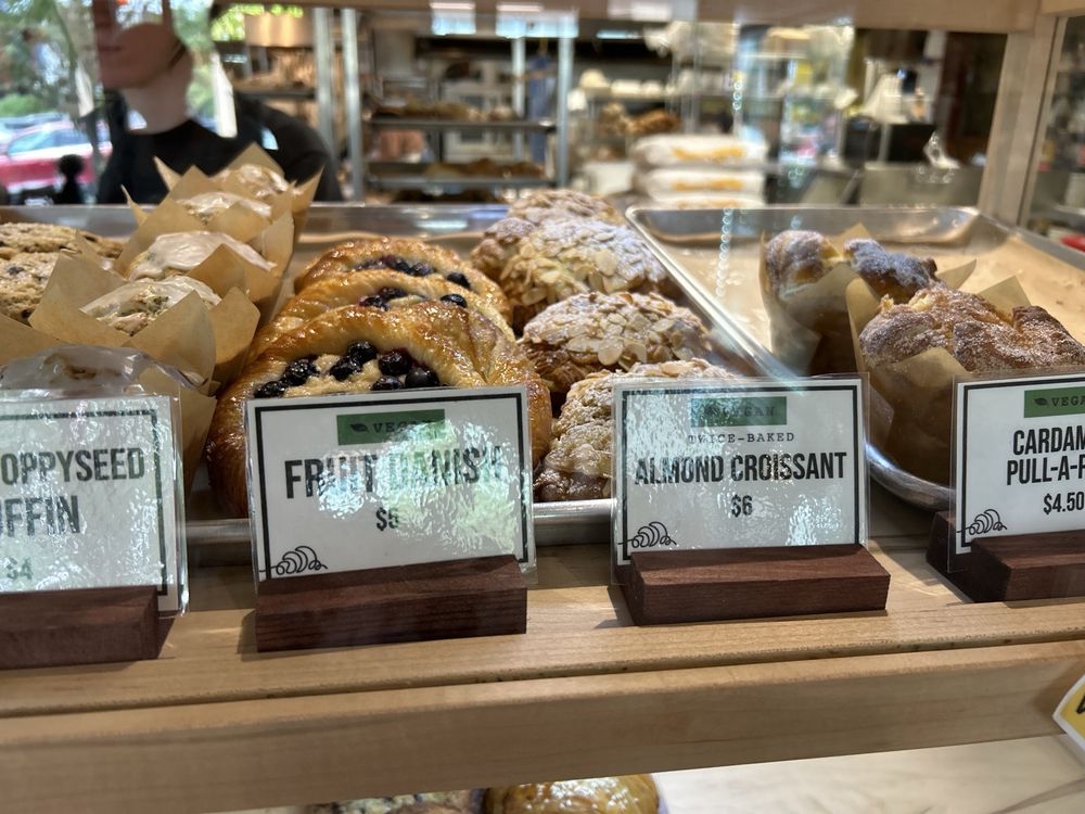 Le Croissant Logo