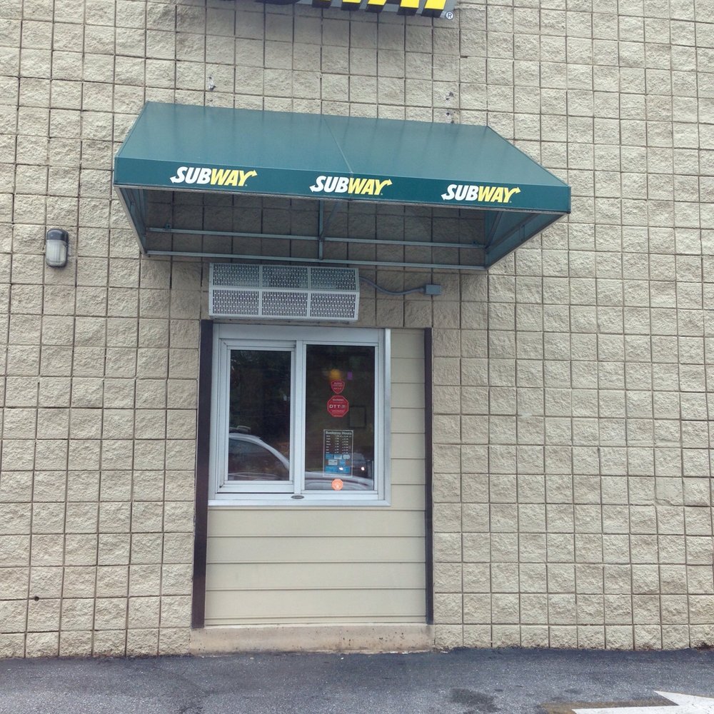 Subway - the entrance to a subway subway restaurant - Fast Food Near Me - Canton, Georgia